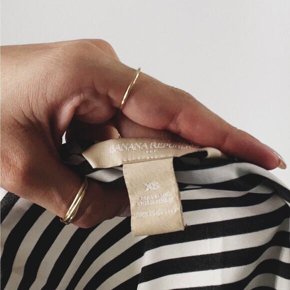 Banana Republic Factory Black and White Short Sleeve Blouse Size XS - Picture 4 of 4